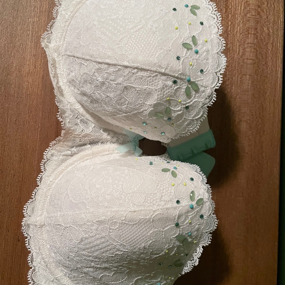 Victorias Secret lace strapless bra